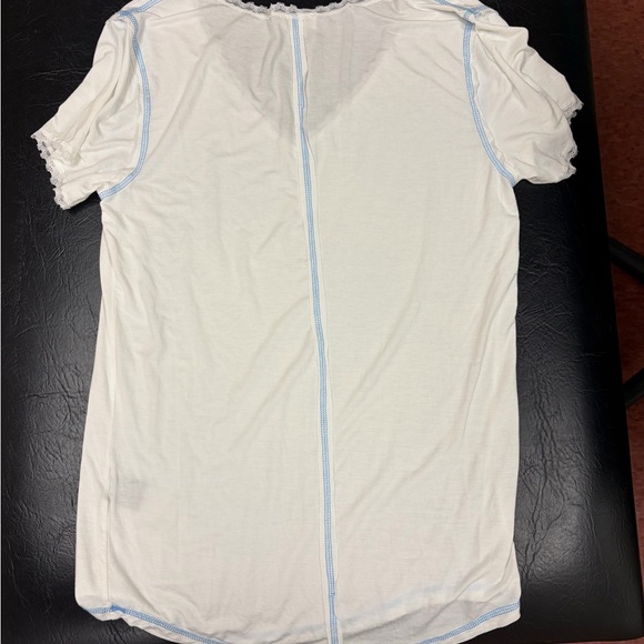 POL V-Neck Lace Trim Tee - Picture 6 of 9